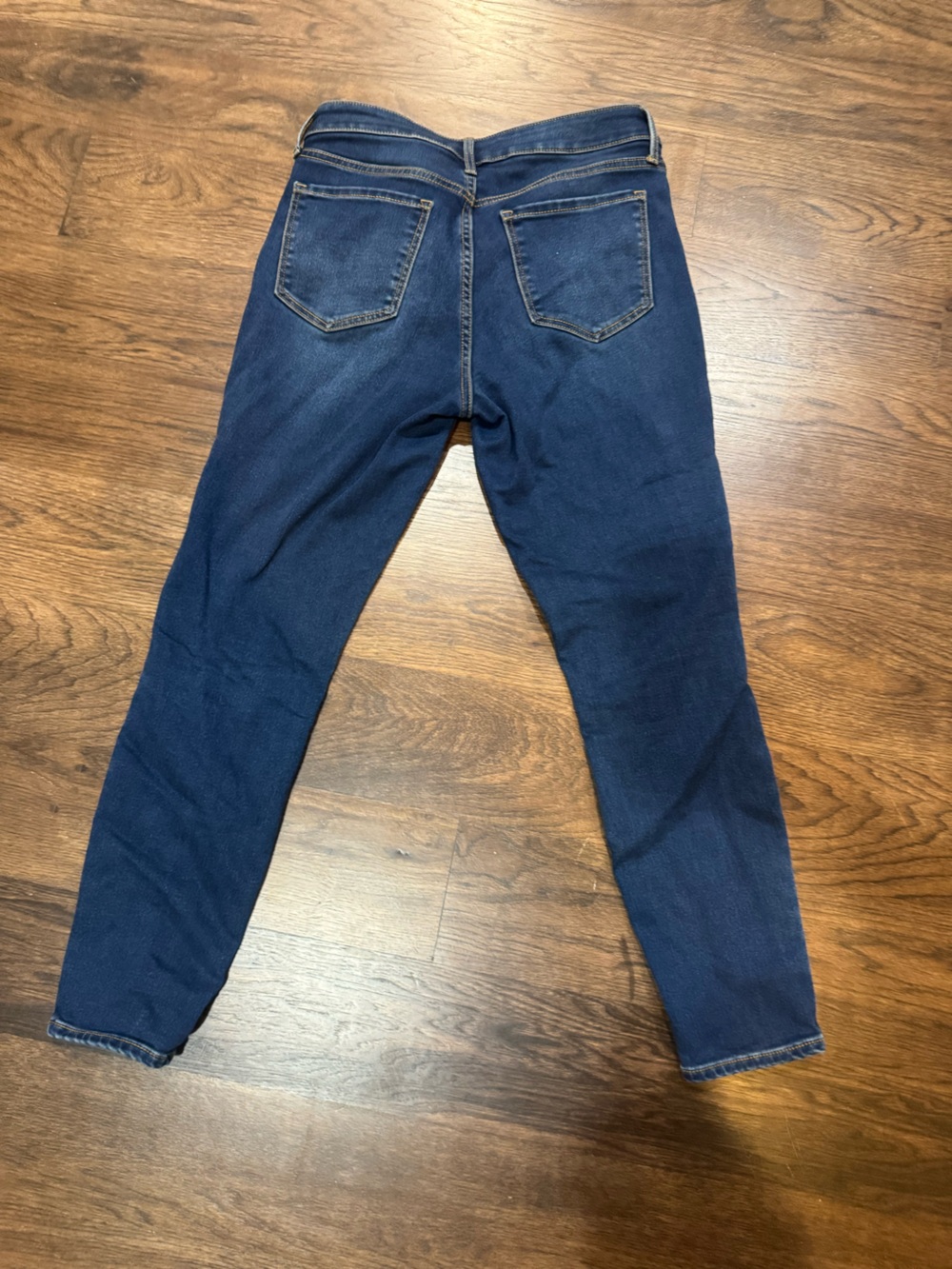 Old Navy Women's Skinny Jeans in Dark Blue Wash - Picture 3 of 3